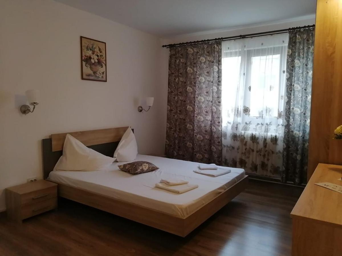 Hotel Dacor Orăştie Exterior foto