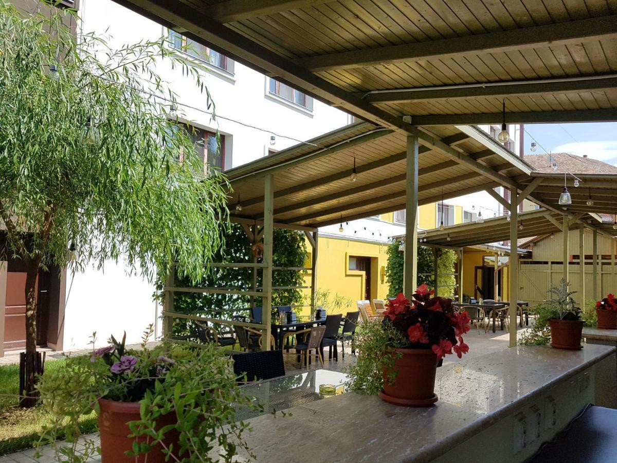Hotel Dacor Orăştie Exterior foto